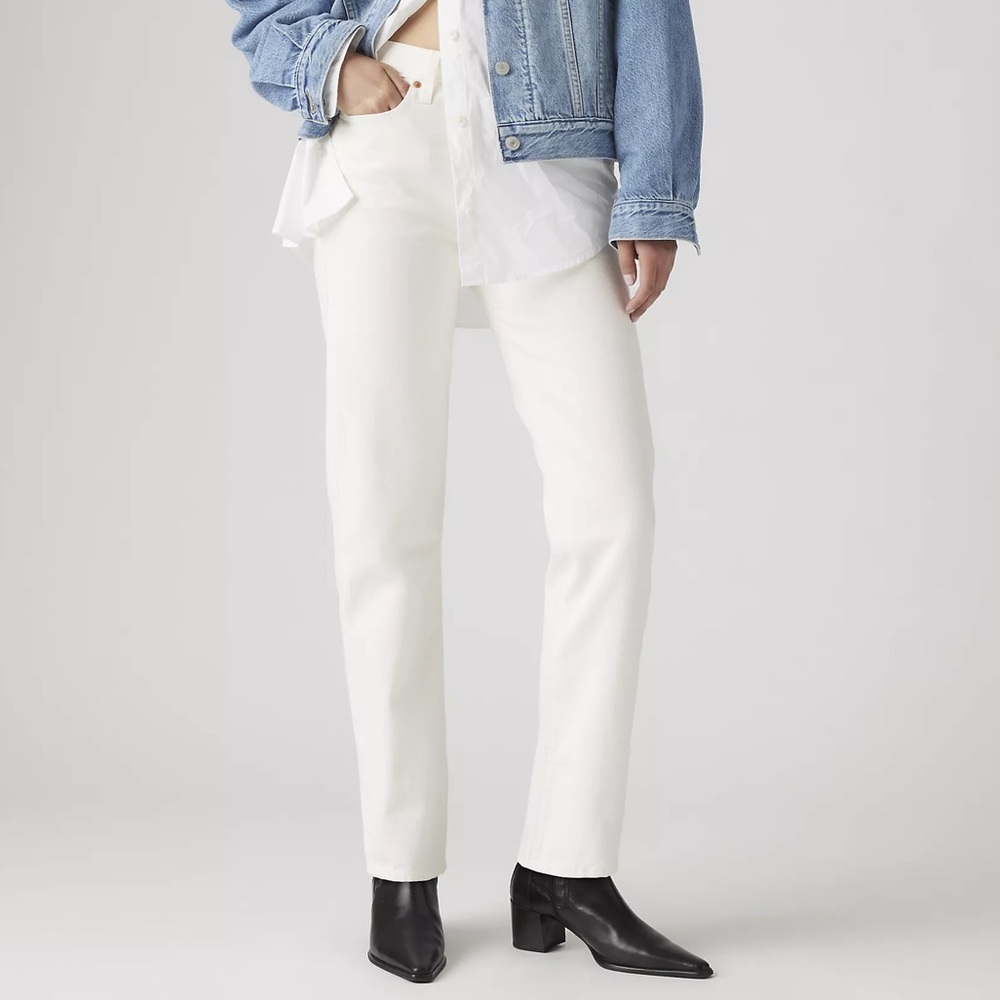 Like New! Levi’s Wedgie Straight in White